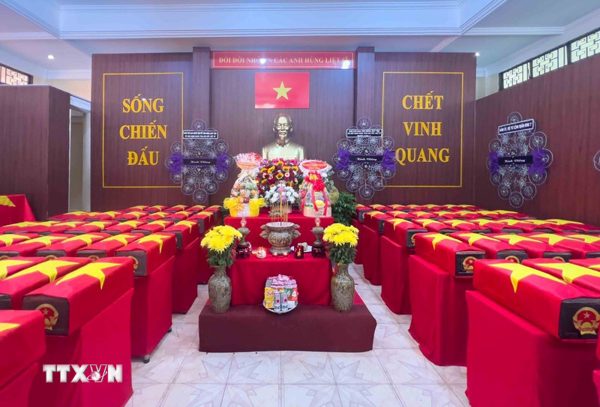 TP Hồ Chí Minh: Cầu siêu tưởng niệm Anh hùng liệt sỹ ở Công viên Lê Thị Riêng
