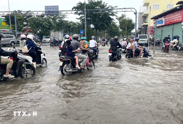 TP Hồ Chí Minh chủ động ứng phó đỉnh triều vượt báo động 3 vào cuối tháng 10