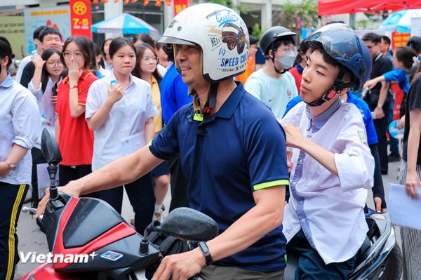 TP Hồ Chí Minh: Tổ chức lại không gian đưa đón học sinh, giảm ùn tắc ở cổng trường