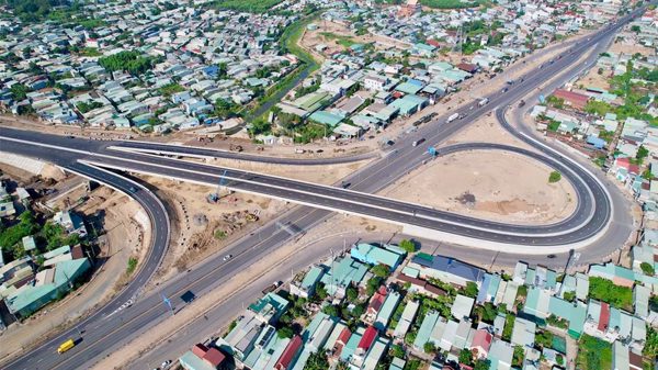 TPHCM đề xuất nghiên cứu thêm hai tuyến vành đai dài hàng trăm km