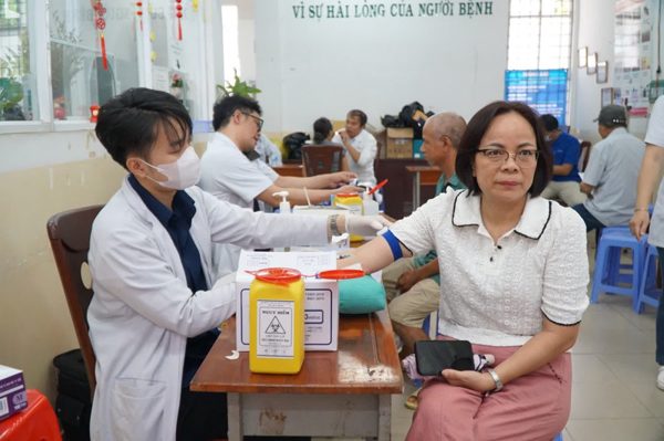 TPHCM 'đỏ mắt' tìm bác sĩ