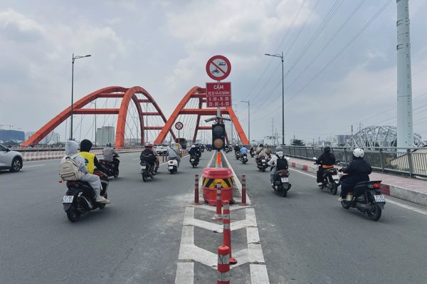 TPHCM đổi cách phân làn cầu Bình Lợi 2, xe máy lưu ý khung giờ mới