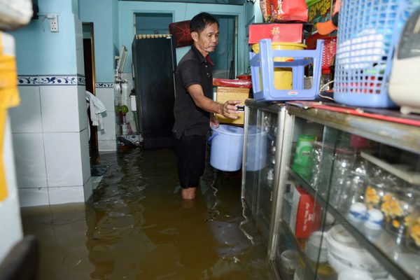 TPHCM khẩn cấp ứng phó mưa giông, đỉnh triều 'khủng' cuối tháng 10