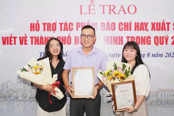 TPHCM khen thưởng 2 tác phẩm báo chí hay, xuất sắc của Dân trí