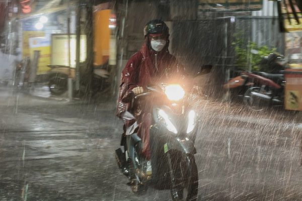TPHCM mưa lớn kèm sấm sét tối cuối tuần