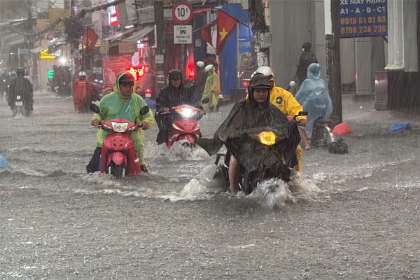 TPHCM và Nam Bộ bước vào đợt mưa lớn diện rộng, miền Bắc khi nào giảm mưa?