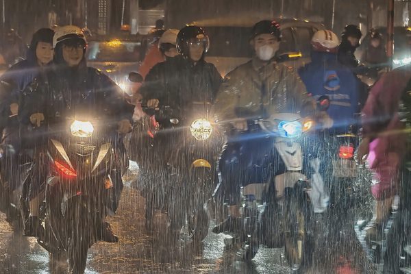 TPHCM và Nam Bộ mưa lớn về chiều tối, có nơi trên 150mm