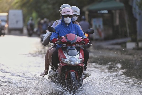 TPHCM và Nam Bộ mưa tăng nhẹ, triều cường tiếp tục dâng cao