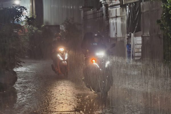 TPHCM và Nam Bộ tiếp tục mưa lớn, sắp đón triều cường vượt báo động 3