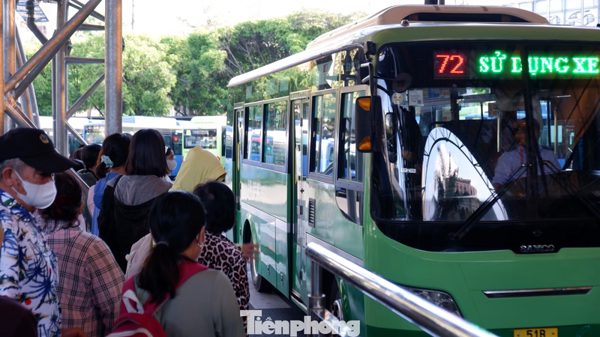 TPHCM: Vận động cán bộ đi phương tiện công cộng 2 lần/tuần, đưa vào đánh giá xếp loại hàng năm