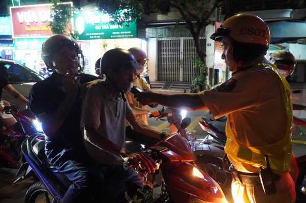TPHCM: Xử lý nhiều trường hợp vi phạm nồng độ cồn trong đêm đầu của kỳ nghỉ lễ