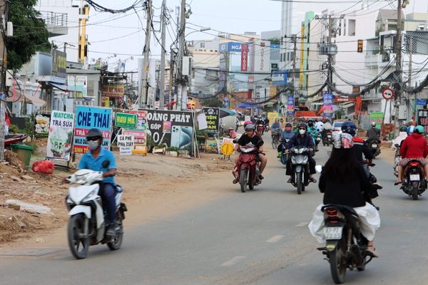 TPHCM yêu cầu tránh tình trạng dân hiến đất, đường vẫn chậm làm