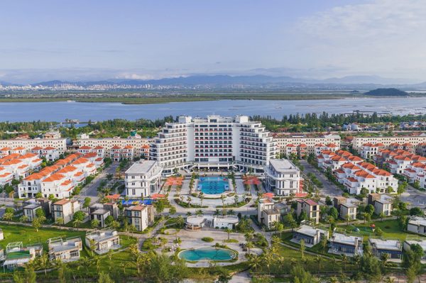 Trà Cổ Long Beach Hotel & Resort góp thêm sắc màu cho du lịch biển Quảng Ninh