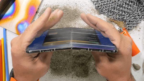 'Tra tấn' iPhone Duo kiểm tra độ bền