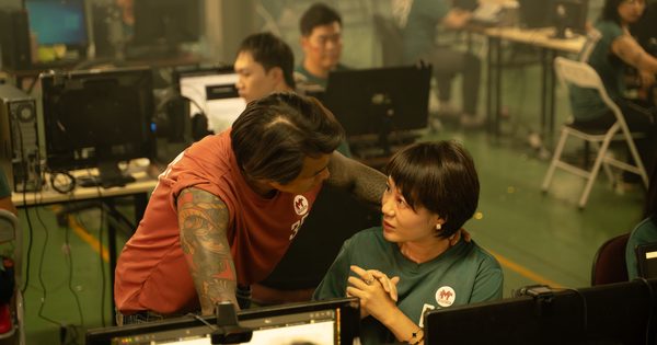 'Trại buôn người' vượt mốc doanh thu 300 tỉ đồng