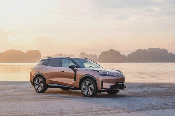 Trải nghiệm "kho công nghệ" di động trên SUV cao cấp Lynk & Co 08