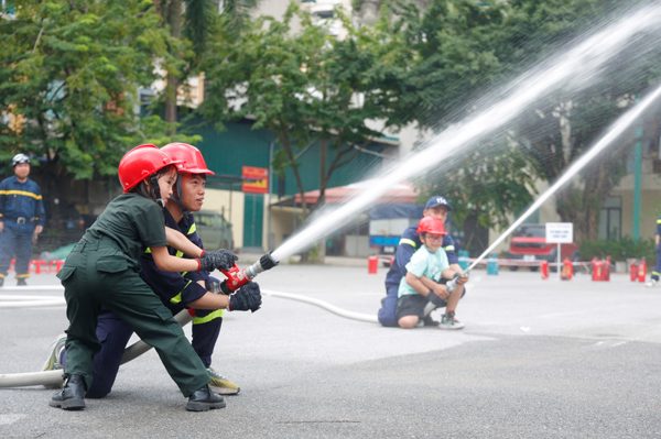 Trải nghiệm làm 'lính cứu hoả nhí'
