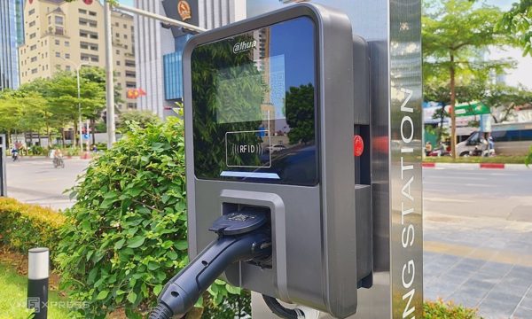 Trạm sạc phải dùng chung cho mọi xe điện từ giữa 2027