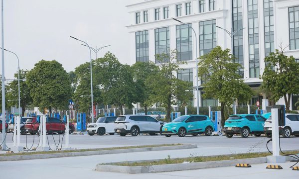 Trạm sạc xe điện lớn nhất của V-Green vận hành