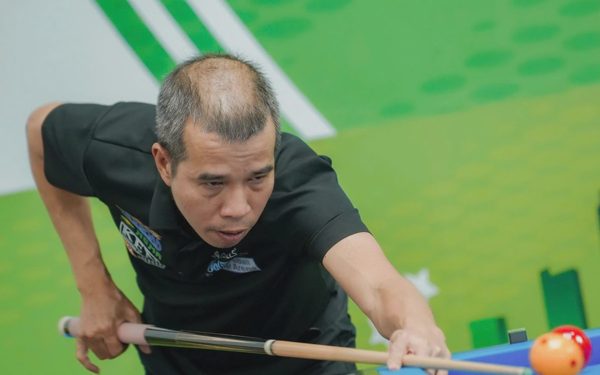 Trần Quyết Chiến lách khe cửa hẹp để qua 'bảng tử thần' tại Giải billiards TP.HCM