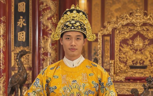 Trần Tiến Dũng khoác long bào triều Nguyễn, mang văn hóa Việt đến Manhunt International 2026