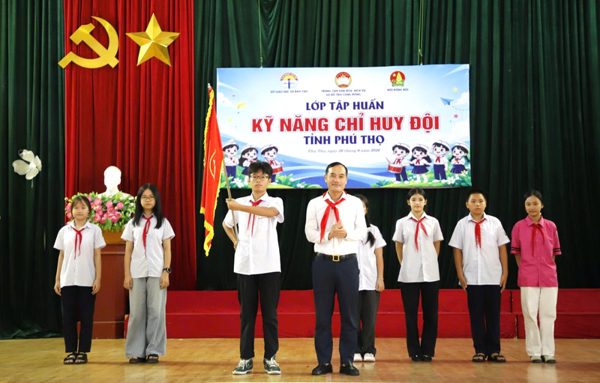 Trang bị kỹ năng cho những thủ lĩnh Đội trong trường học