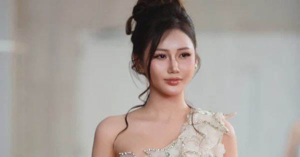 Trang phục dạ tiệc lộng lẫy giúp nàng hóa 'nữ hoàng đêm tiệc'