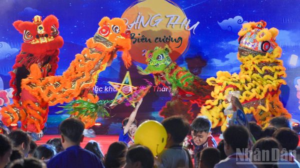 Trăng thu biên cương thắp sáng ước mơ nơi vùng đất anh hùng