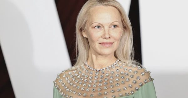 Tranh cãi chuyện Hollywood hư cấu đời tư