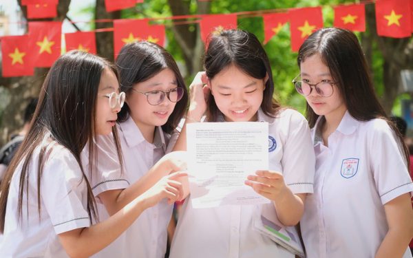 Tranh luận ‘nảy lửa’ giữ hay bỏ thi tiếng Anh vào lớp 10