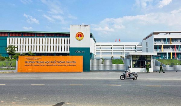 Tranh luận nóng việc Bộ GD&ĐT muốn ‘trộn’ học sinh thi tốt nghiệp