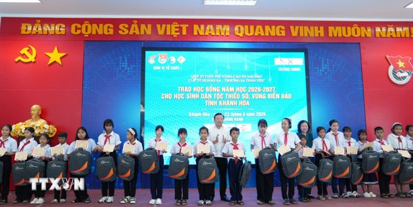 Trao 130 suất học bổng cho học sinh vùng biển, đảo