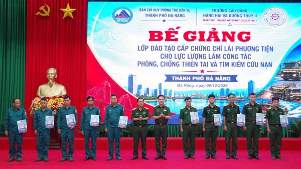 Trao chứng chỉ lái phương tiện thủy nội địa cho gần 300 học viên phòng, chống thiên tai