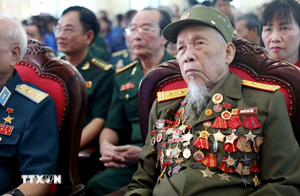 Trao danh hiệu Anh hùng Lực lượng Vũ trang Nhân dân cho Đại úy Nguyễn Văn Tích