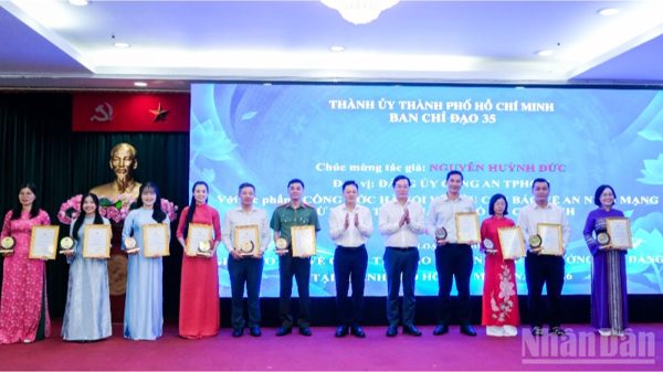 Trao giải Báo chí về công tác bảo vệ nền tảng tư tưởng của Đảng