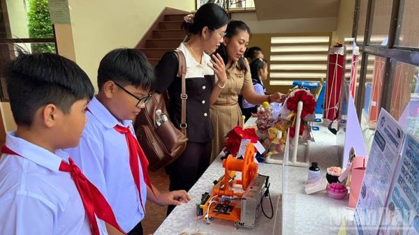 Trao giải Cuộc thi sáng tạo dành cho thanh thiếu niên, nhi đồng tỉnh Vĩnh Long