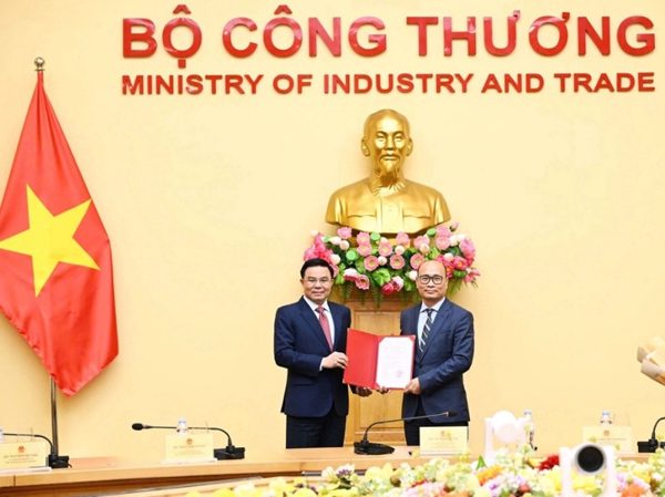 Trao Quyết định bổ nhiệm ông Lương Hoàng Thái giữ chức Thứ trưởng Bộ Công Thương