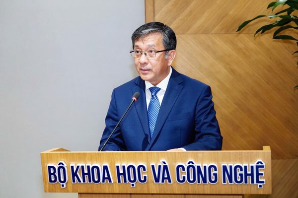 Trao quyết định bổ nhiệm tân Thứ trưởng Bộ Khoa học và Công nghệ Trần Trung Tính
