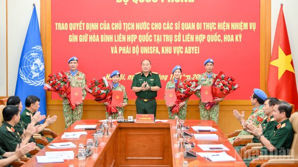 Trao quyết định cử 4 sĩ quan Việt Nam thực hiện nhiệm vụ gìn giữ hòa bình Liên hợp quốc