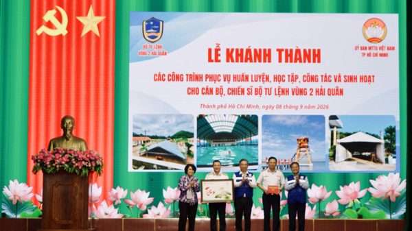 Trao tặng nhiều công trình nghĩa tình cho Vùng 2 Hải quân