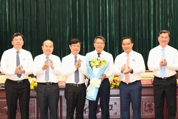 Trao thêm chức danh cho Giám đốc Sở KH&CN TPHCM