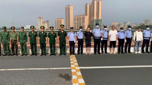 Trao trả 8 công dân Trung Quốc vi phạm pháp luật Việt Nam cho cơ quan chức năng Trung Quốc