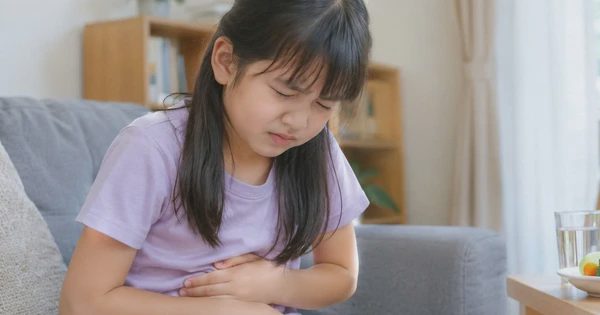 Trẻ đau bụng mỗi sáng trước khi đi học: Cha mẹ cần lưu ý gì?