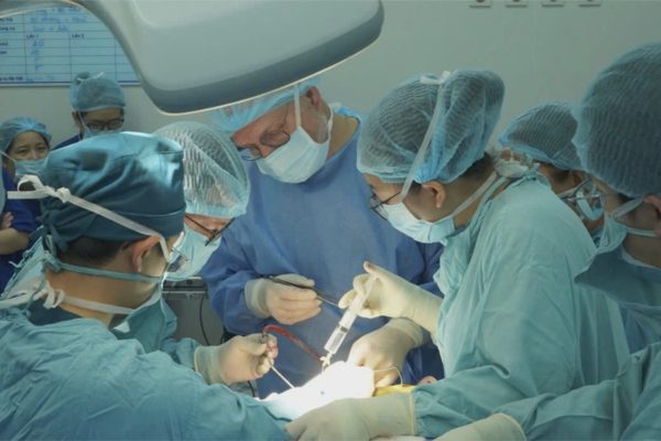 Trẻ điếc bẩm sinh nặng có thêm cơ hội phục hồi thính giác