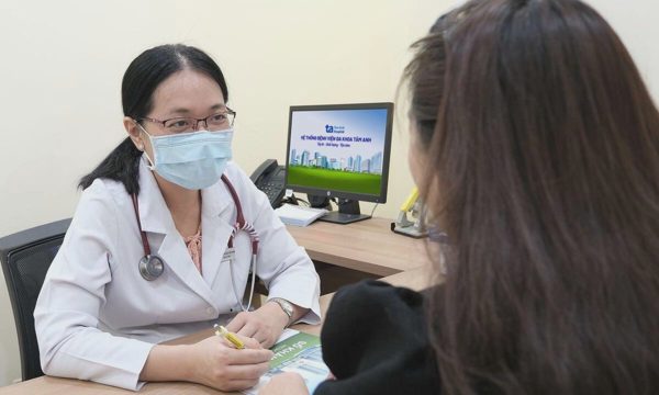 Trẻ dùng mỹ phẩm người lớn có dậy thì sớm?