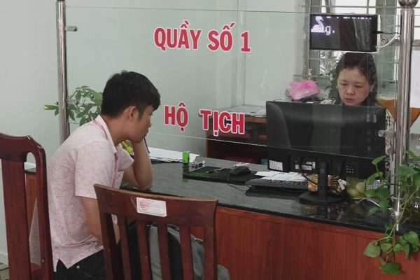 Trẻ được đăng ký khai sinh, thường trú, bảo hiểm y tế và căn cước cùng lúc