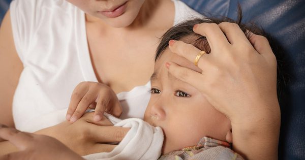 Trẻ hay ốm vặt, nên làm gì để tăng sức đề kháng tự nhiên?