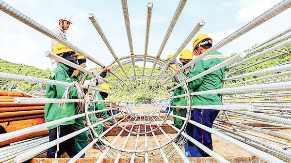 Trên công trình cầu vượt biển dài nhất Việt Nam