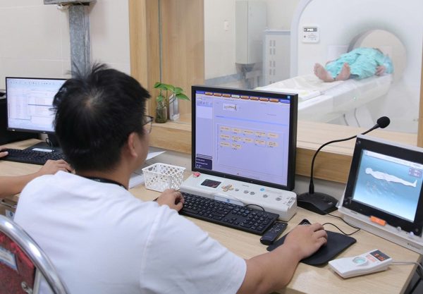 Trì hoãn khám sức khỏe để ưu tiên lo cho gia đình, nhiều người hối không kịp
