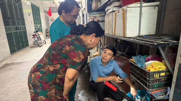 Triển khai các chiến dịch vệ sinh môi trường diệt bọ gậy, phun hóa chất diệt muỗi để phòng bệnh sốt xuất huyết